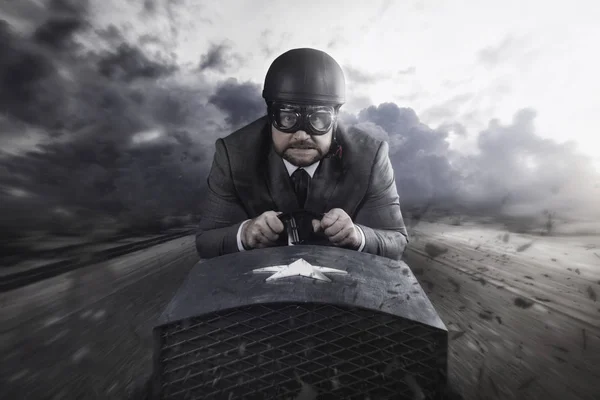 Homme d'affaires volant avec un avion jouet en bois — Photo