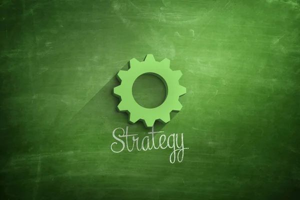 Texto de estrategia con rueda dentada verde en pizarra — Foto de Stock