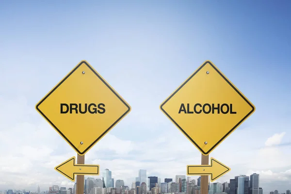 Koncepcja znak ruchu z tekstów narkotyków i alkoholu — Zdjęcie stockowe