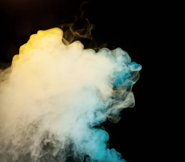 Fumo colorato su sfondo nero — Foto Stock