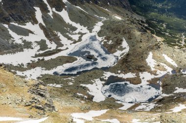 Thrifting göl ve bahar kış ile mücadele dağlarda hangi kış kaybeder. WIELKI Zabi have Mieguszowiecki (Velke Zabie pleso Mengusovske) ve Maly Zabi have Mieguszowiecki (erkek Zabie pleso Mengusovske) Slovakya yüksek Tatras içinde.