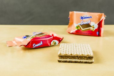 Niedomice, Polonya - 08 Haziran 2018: Çözdükten gofret sandviç ceviz fındık - Snack şekilde Wien ile.