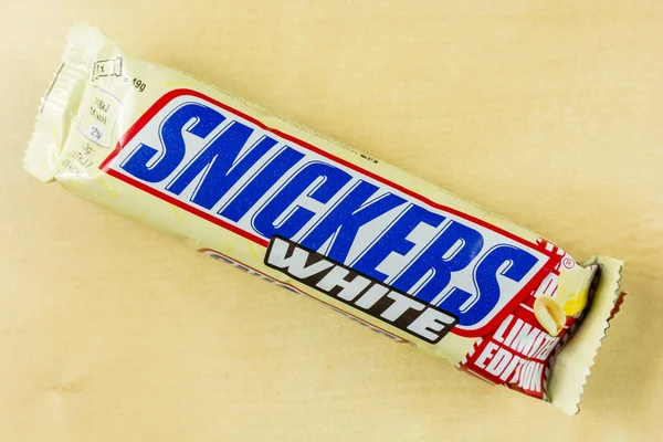 Niedomice Lengyelország 2018 Június Snickers Csokoládé Limited Edition Fehér — Stock Fotó