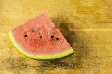 Karpuz tahtaya kesiti.