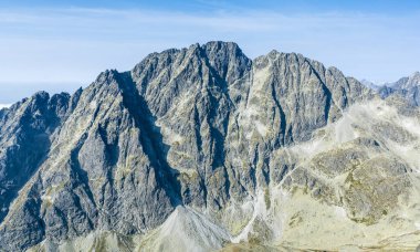 Gerlachovsky stit (gerlach) ayında en yüksek Bradavica (Starolesny Szczyt) gördüm. Karpatlar en yüksek tepe.