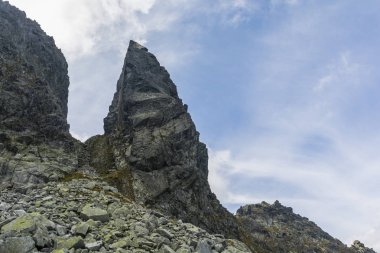 Bir dikey hatası (rock adım), Doğu ridge, Zadni Mnich (Druhy Mnich, Zadny Mnich). Tatra Dağları.