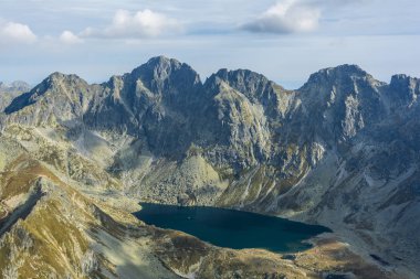 Mieguszowiecki zirveleri ana ridge Polonya ve Slovakya sınırındaki Tatra Dağları'nın üç büyük zirveleri bir grubuz. Onların üssünde Vadisi'nde bir su birikintisi Velke Hincovo pleso (WIELKI Hinczowy have olduğunu).
