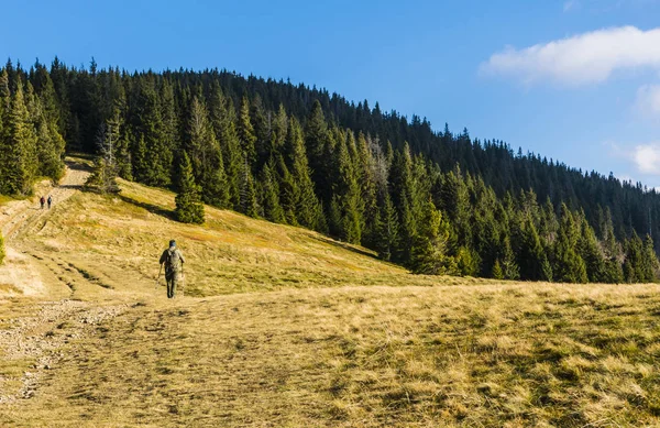 Ujsoly Polonia Noviembre 2018 Viaje Fin Semana Hombre Sin Montaña —  Fotos de Stock