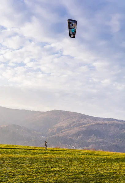 Wegierska Gorka Polonya Kasım 2018 Uçurtma Landboarding Batan Güneşin Işınları — Stok fotoğraf