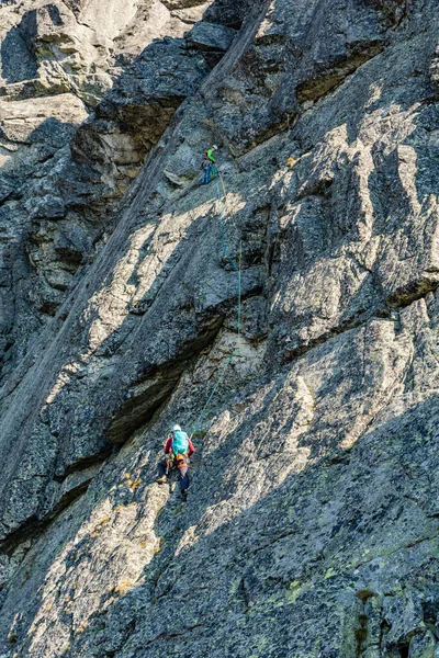 Štrbské Pleso Slovensko Září 2020 Horolezectví Tatrách Partner Zároveň Kotvou — Stock fotografie