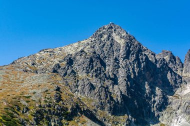 Zirve - Lomnica Tepesi (Lomnicky Dikişi). Tatra Dağları 'nın Büyük Tacı adı verilen 14 zirveden biri. Slovakya.