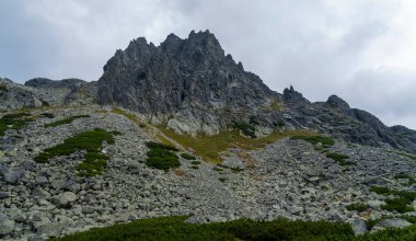 Strzelecka Turnia (Strelecka veza) - Tatra Dağları, Slovakya 'da ilginç tırmanma rotaları olan bir zirve.