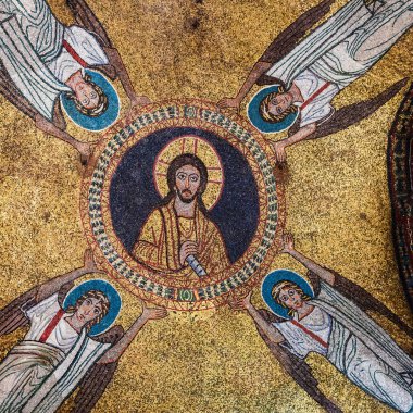Rome, İtalya - 19 Mart 2018: Santa Prassede (Basilica of Saint Praxedes) San Zeno kilisede tavan, ünlü Bizans mozaik 817-824