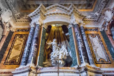 Rome, İtalya - 20 Mart 2018: Ecstasy of Saint Teresa tarafından Bernini zafer (Santa Maria della Vittoria Saint Mary Kilisesi içinde)