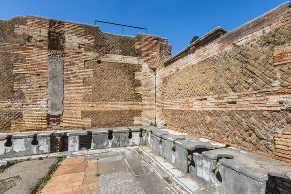 Římské Starověké Veřejné Latrinae Ostia Antica Poblíž Řím Itálie — Stock fotografie