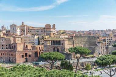 Trajan piyasasıdır Roma şehrinin harabelerini büyük bir kompleks