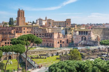 Trajan piyasasıdır Roma şehrinin harabelerini büyük bir kompleks