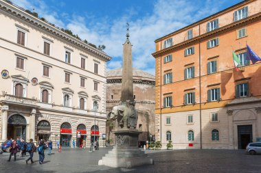 Fil heykel ve Piazza della Mısır Dikilitaş 