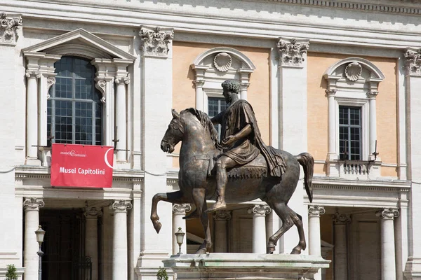 Bronze statue of Marco Aurelio at the Capitoline Hill in Rome, I — Stock Photo, Image