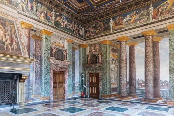 Интерьер Renaissance Villa Farnesina в Риме, Италия — стоковое фото