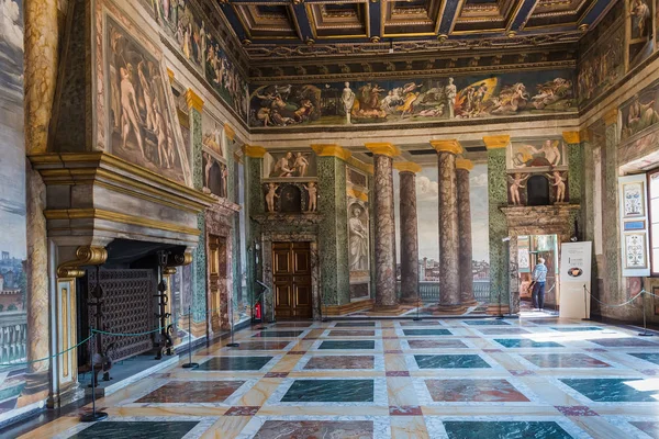 Интерьер Renaissance Villa Farnesina в Риме, Италия — стоковое фото