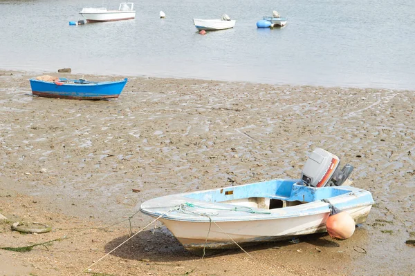 Fishing boats on the shore with mud and stranded on the shore