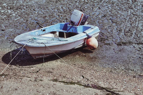 Fischerboote Ufer Mit Schlamm Und Ufer Gestrandet — Stockfoto