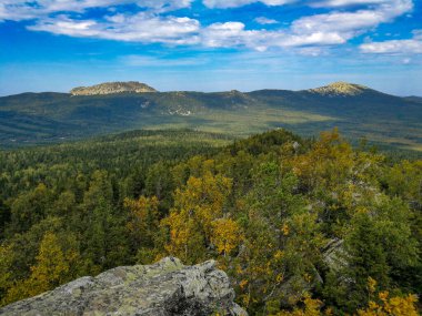 Taganay Ulusal Parkı. Dağlı bir manzara. Soth Ural