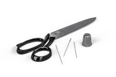 Terzi seti - terzi makası, beyaz arkaplanda izole edilmiş üç iğne ve yüksük - 3d görüntüleme