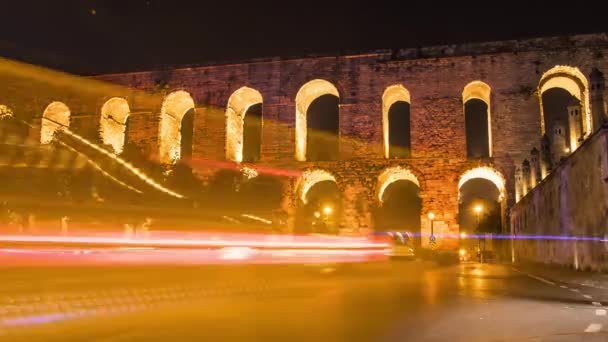 4 k noční Timelapse: populární Valenta akvadukt v Instanbul. — Stock video