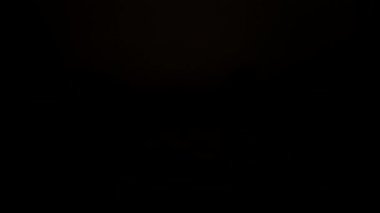 Soba brülör yangın ateşleme. Mavi alev 4 k makro ağır çekim görüntüleri pişirme.