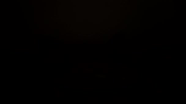 스토브 버너 불 점화. 블루 불꽃 4 k 매크로 슬로우 모션 장면 요리. — 비디오