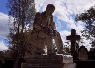 Canlı ve canlı bir heykel Mt. Mt. Mezarlık, Brisbane, Queensland, Avustralya.                             