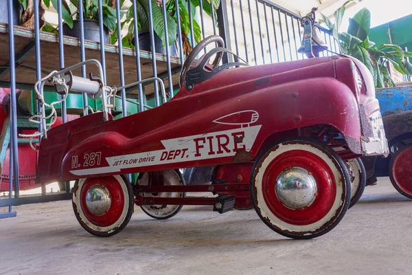 Vintage Antique Child Toy Red Fire Engine Showing Rusting Age — Stock Photo, Image