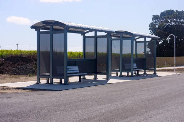 Neue Bushaltestellen Mit Unterständen Wurden Für Die Bequemlichkeit Der Fahrgäste — Stockfoto