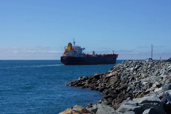 Ett Tankfartyg Som Lämnar Mackay Queensland Hamn Efter Att Lossat — Stockfoto