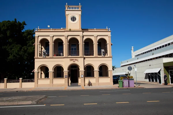 유산에 따르면 오스트레일리아 퀸즐랜드주 매케이에 건물과 하늘을 배경으로 목록이 — 스톡 사진