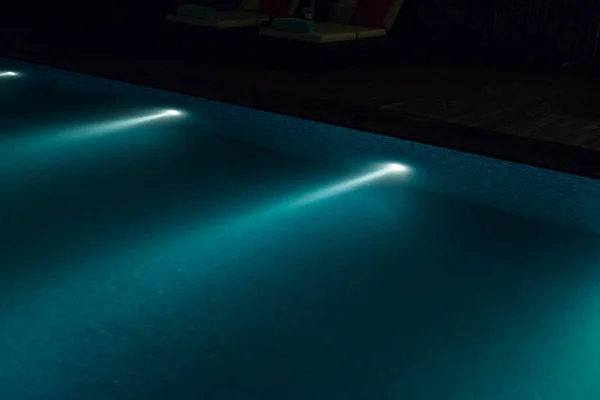 Oświetlenie Pod Wodą Basenie Nocy — Zdjęcie stockowe