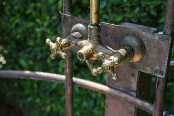 Vintage Bronzen Douchekraan Van Warm Koud Water — Stockfoto