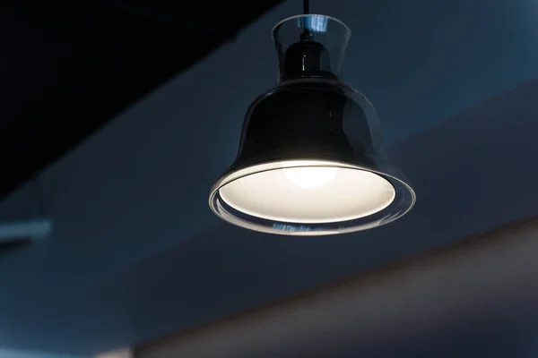 Lampada Moderna Appesa Soffitto Con Spazio Copia Tono Scuro — Foto Stock