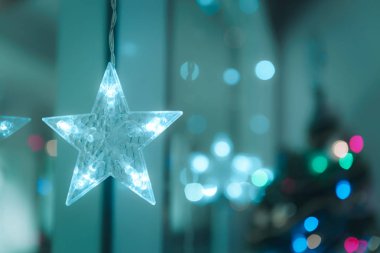 Noel Kış zamanı sırasında dekorasyon için asılı yıldız yıldırım. İç tasarım dekorasyon kopya alanı ile 