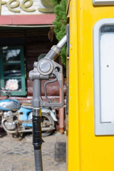 Boquillas Llenado Bomba Gasolina Vintage Antiguas Gastadas Estación Servicio Antigua —  Fotos de Stock