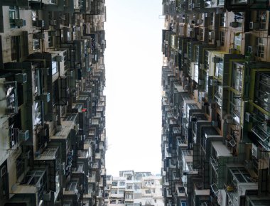 Hong Kong 'da halka açık bir apartman.
