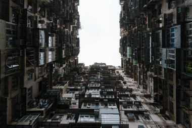Hong Kong 'da halka açık bir apartman.