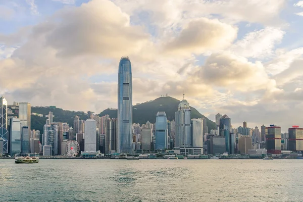 Gród i panoramę hotelu Victoria Harbour. Zobacz popularne point Hong Kong city — Zdjęcie stockowe