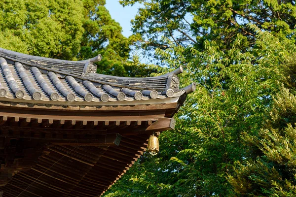 Close up of traditional Japanese temple or shrine roof with ancient bell, Japan. — Stock Photo, Image
