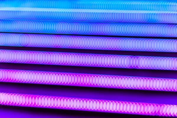Абстрактний розмитий боке фіолетовий колір лінії світла ефект від сходів — стокове фото