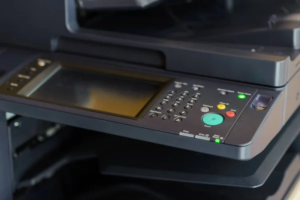 Ofiste fotokopi makinesi veya fotokopi makinesi panelinde düğme — Stok fotoğraf