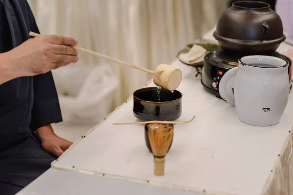 Des Japonais Préparant Thé Vert Lors Une Manifestation Cérémonie Japonaise — Photo