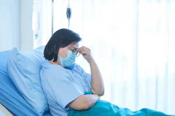 Elderly Asian Patient Woman Headache Hands Forehead Sitting Bed Hospital — Stock Photo, Image